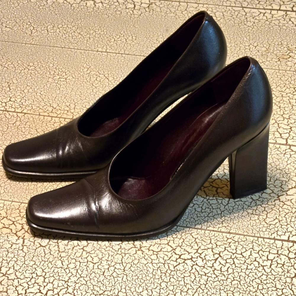 Martinez Valero Pumps